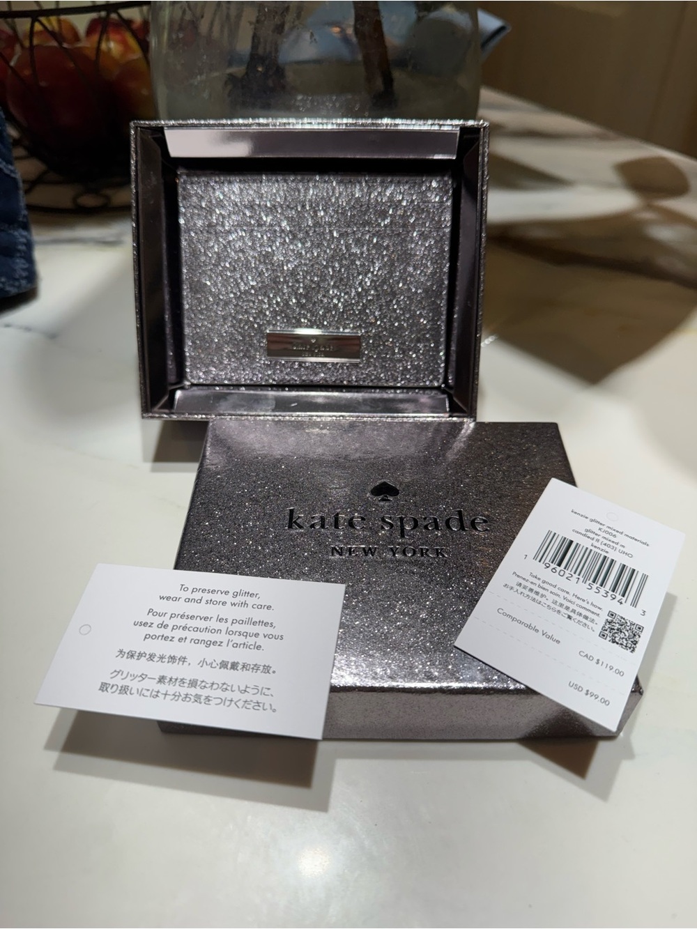 kate spade glitter cash & credit card holder. Comes with box. Metallic Silver.